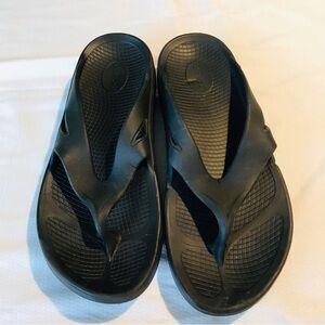 OOfos sandals